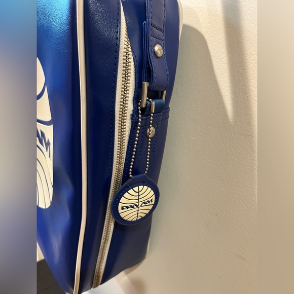 Pan Am Shoulder Bag - Picture 3 of 8